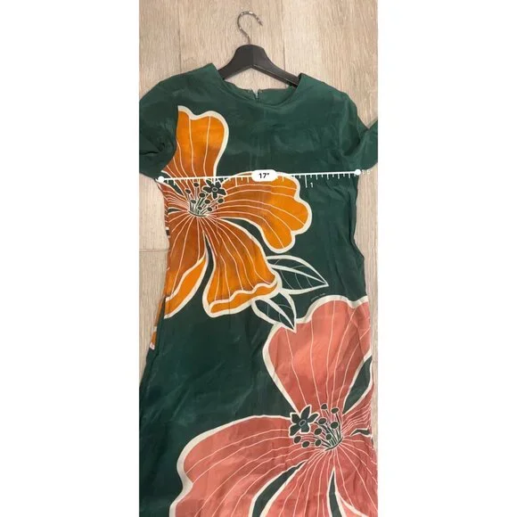 green emerald velvet dress Elegant Long Sleeve Hawaiian Maxi Dress with High Neck & Ruffled Cuffs main image 1